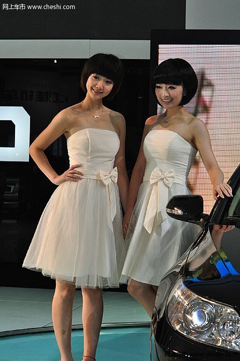 成都车展可爱美女车模 