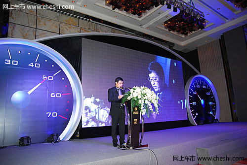 梅波与2012中国汽车金融杰出推动者合影