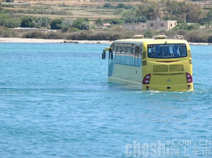 水陆两栖用巴士