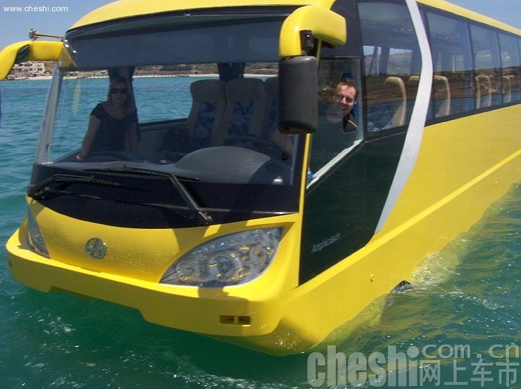 水陆两栖用巴士
