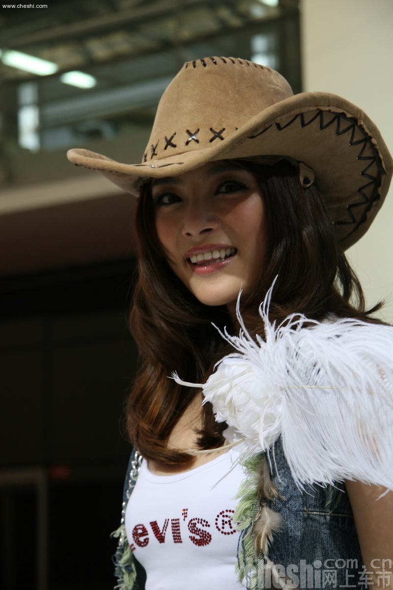 乐骋牛仔美女