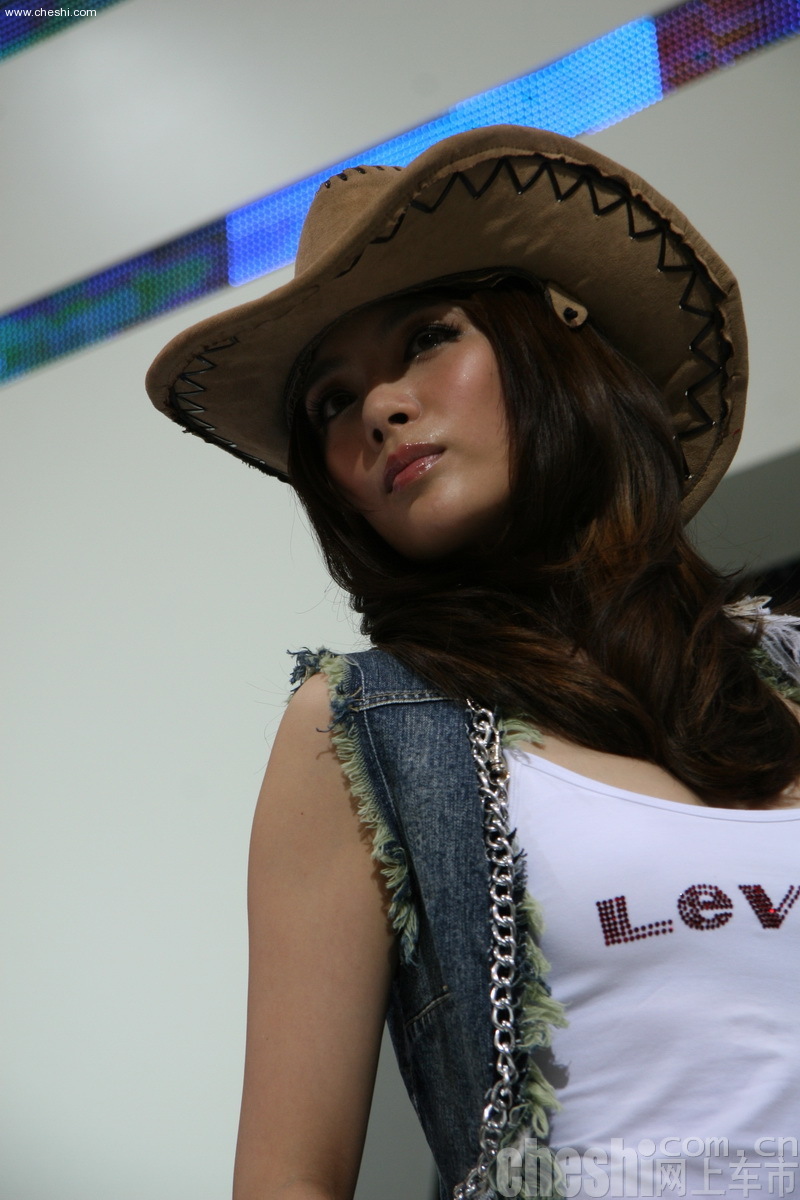 乐骋牛仔美女