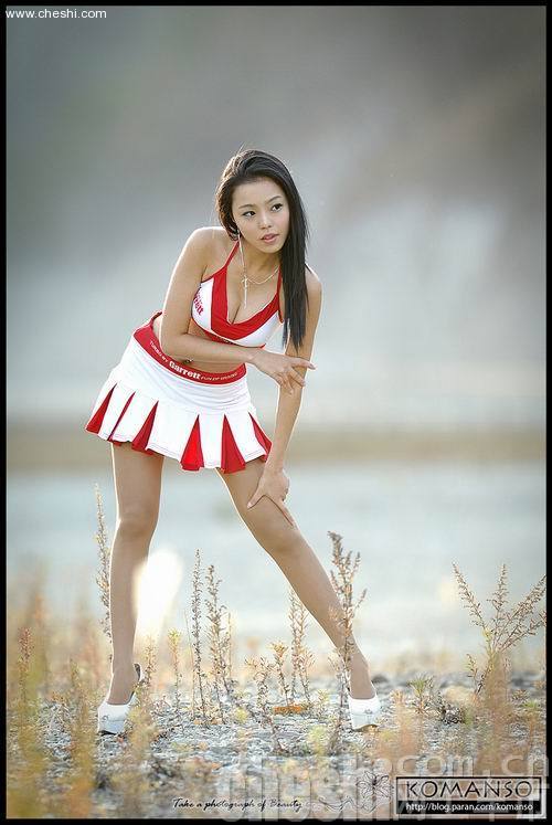 车模徐真儿大秀小蛮腰