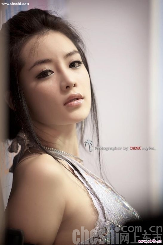 韩国靓丽性感的车模美女