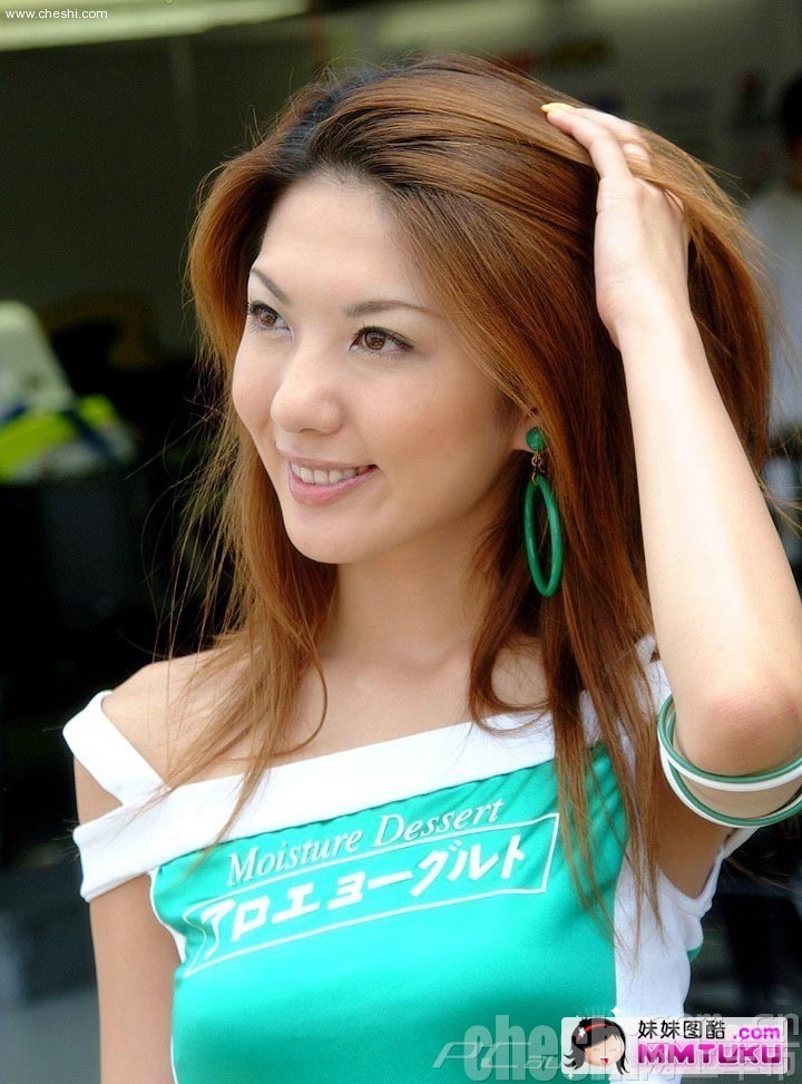F1赛车的绿衣女郎