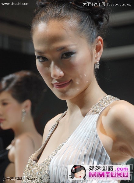 奔驰美女尽显高贵