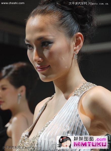 奔驰美女尽显高贵