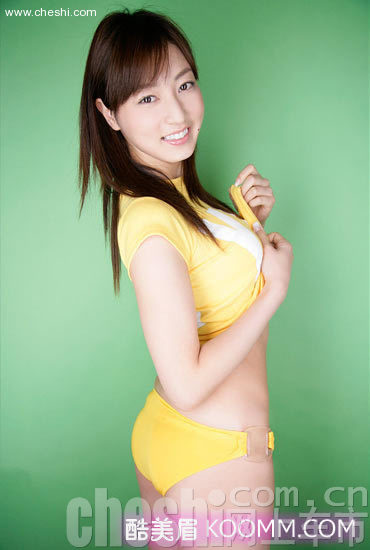 车库中的美少女池田夏希写真