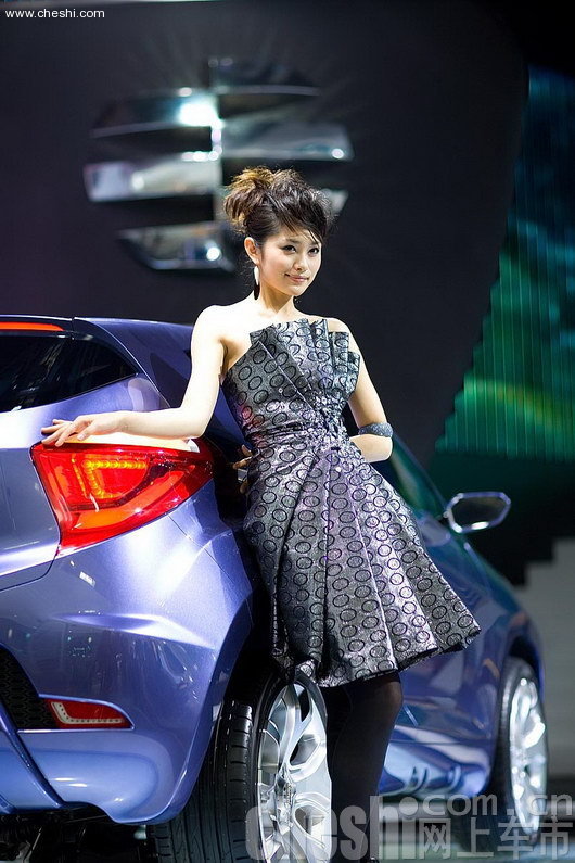 2008 北京車展上漂亮的車模真不少