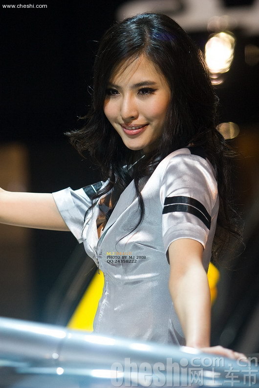2008 北京車展上漂亮的車模真不少