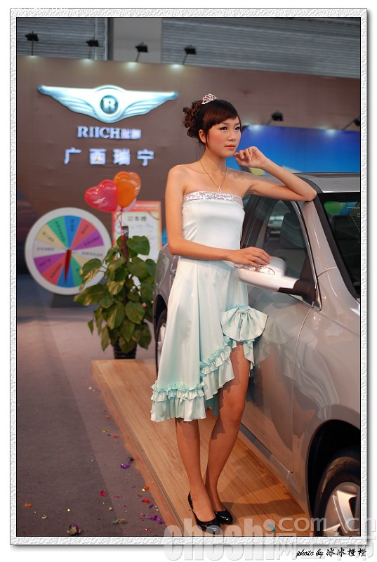 2009南宁东盟车展的美女车模们