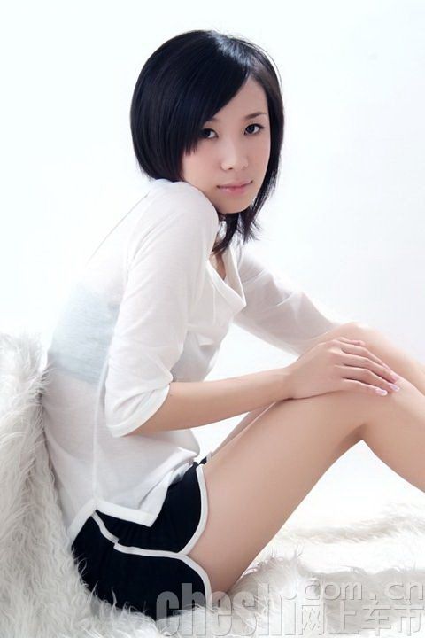 迷人的汽车可人女郎