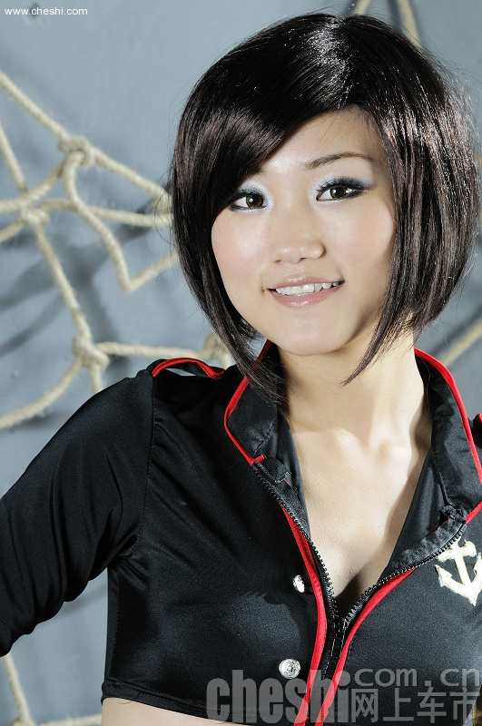 黑丝女警车模
