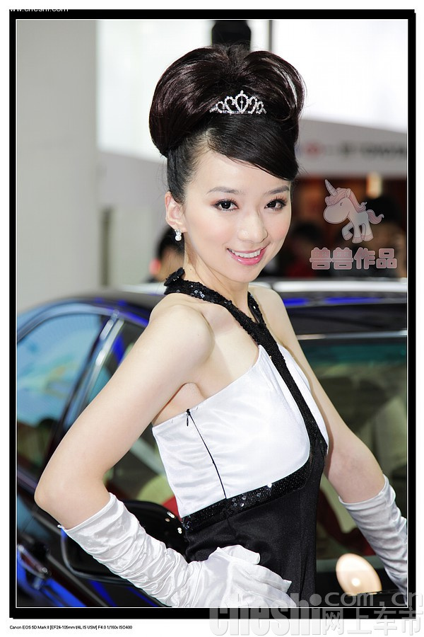 2009年济南车展俏皮可爱的丰田车模