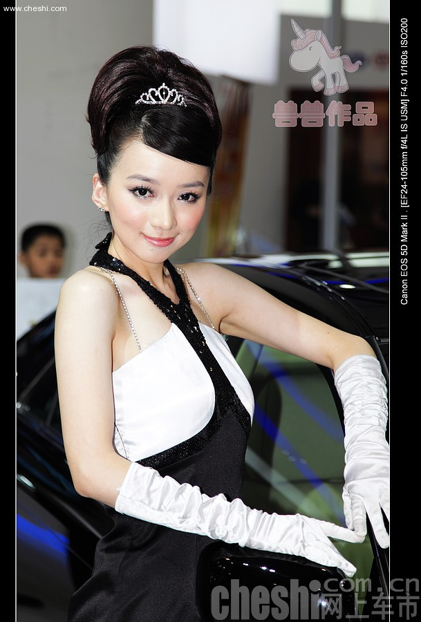 2009年济南车展俏皮可爱的丰田车模