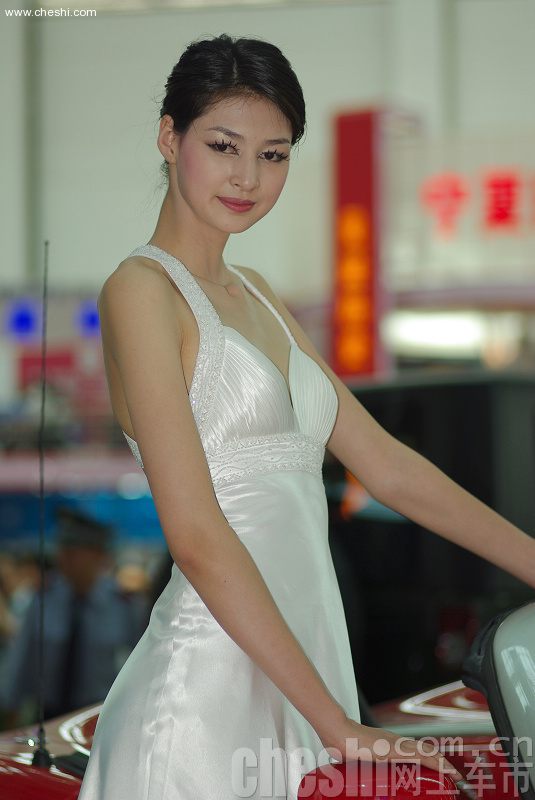 美女车模