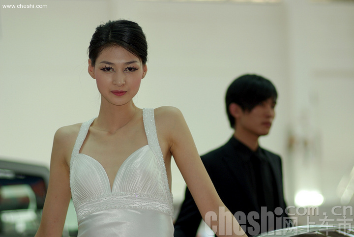 美女车模