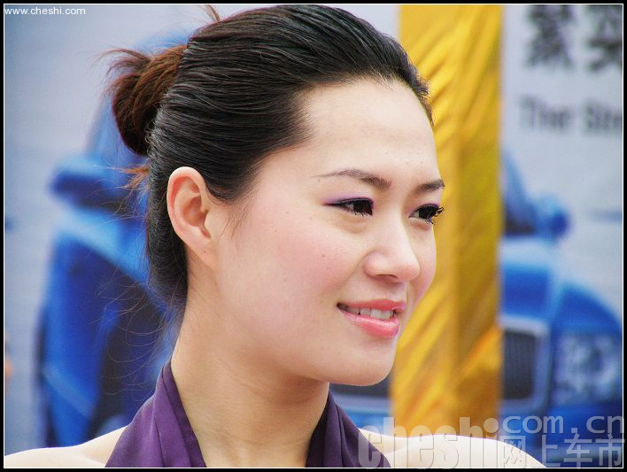 美女车模