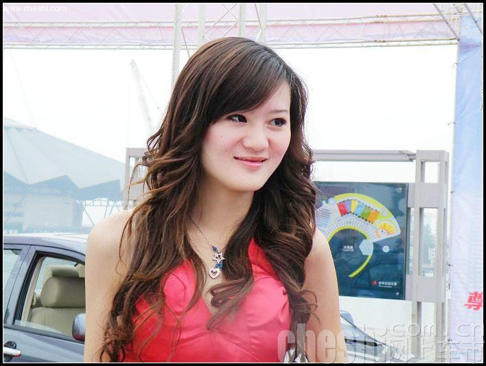 美女车模