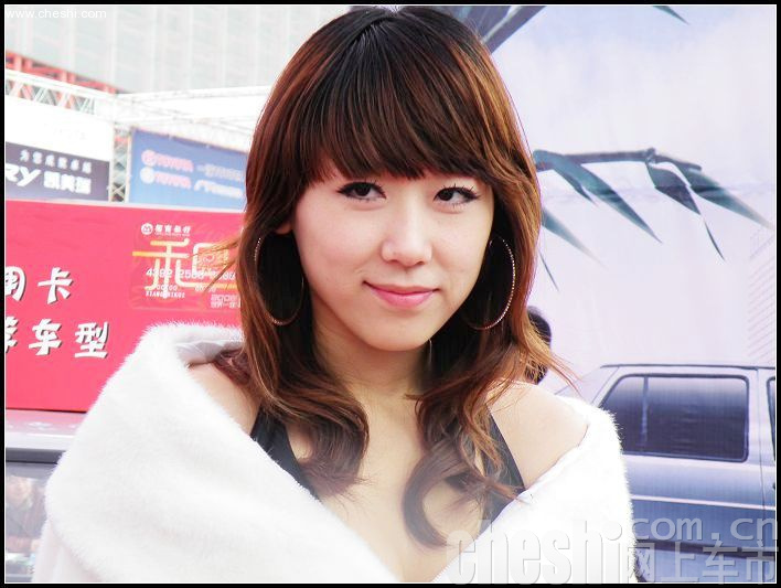 美女车模