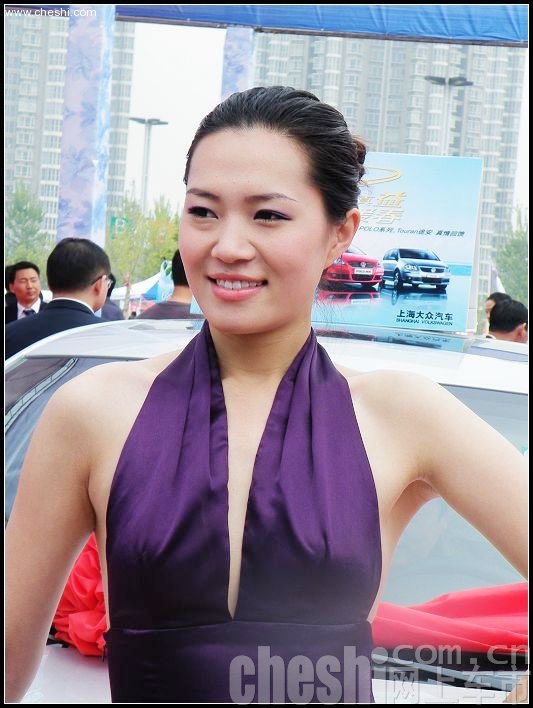 美女车模