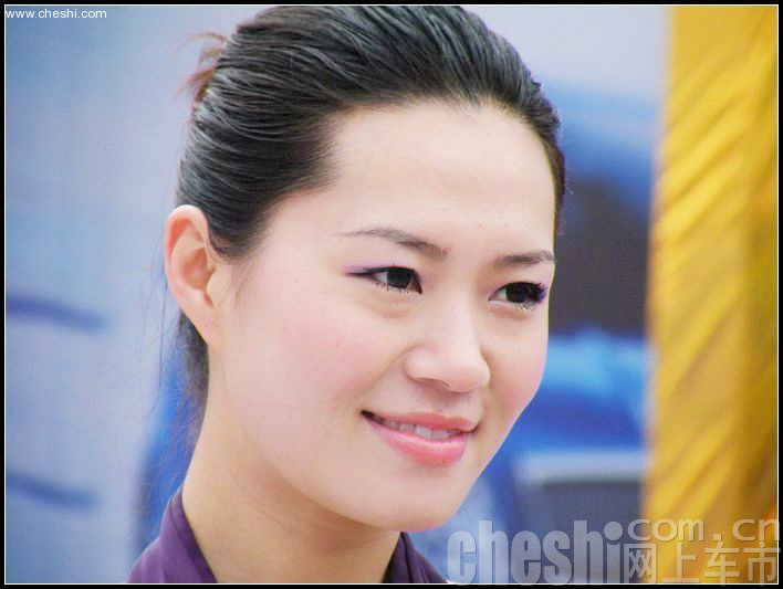 美女车模