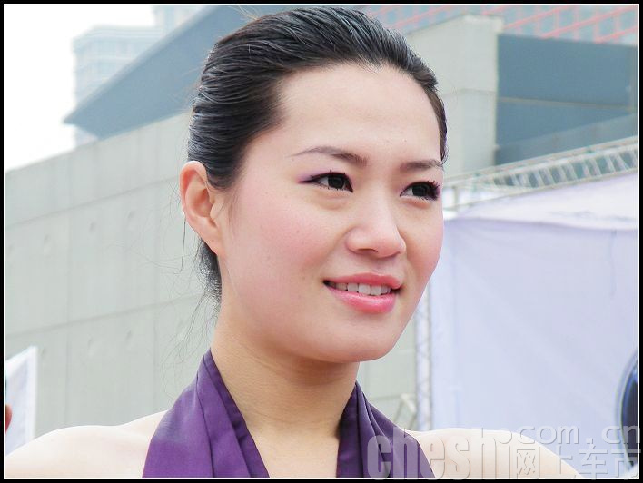 美女车模