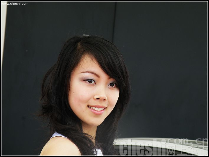 美女车模