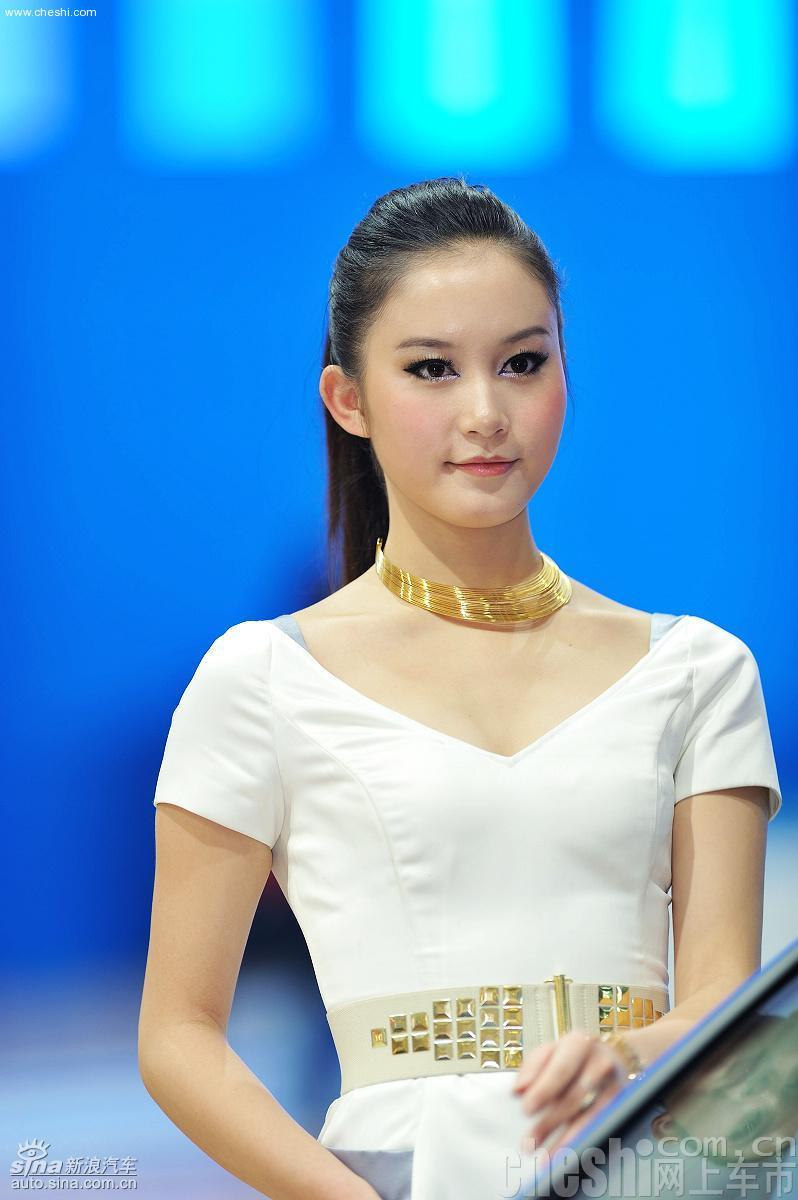 靓丽车模