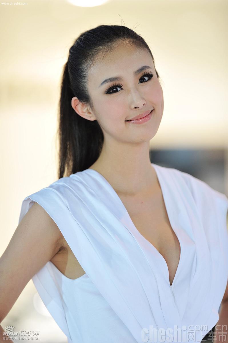 靓丽车模