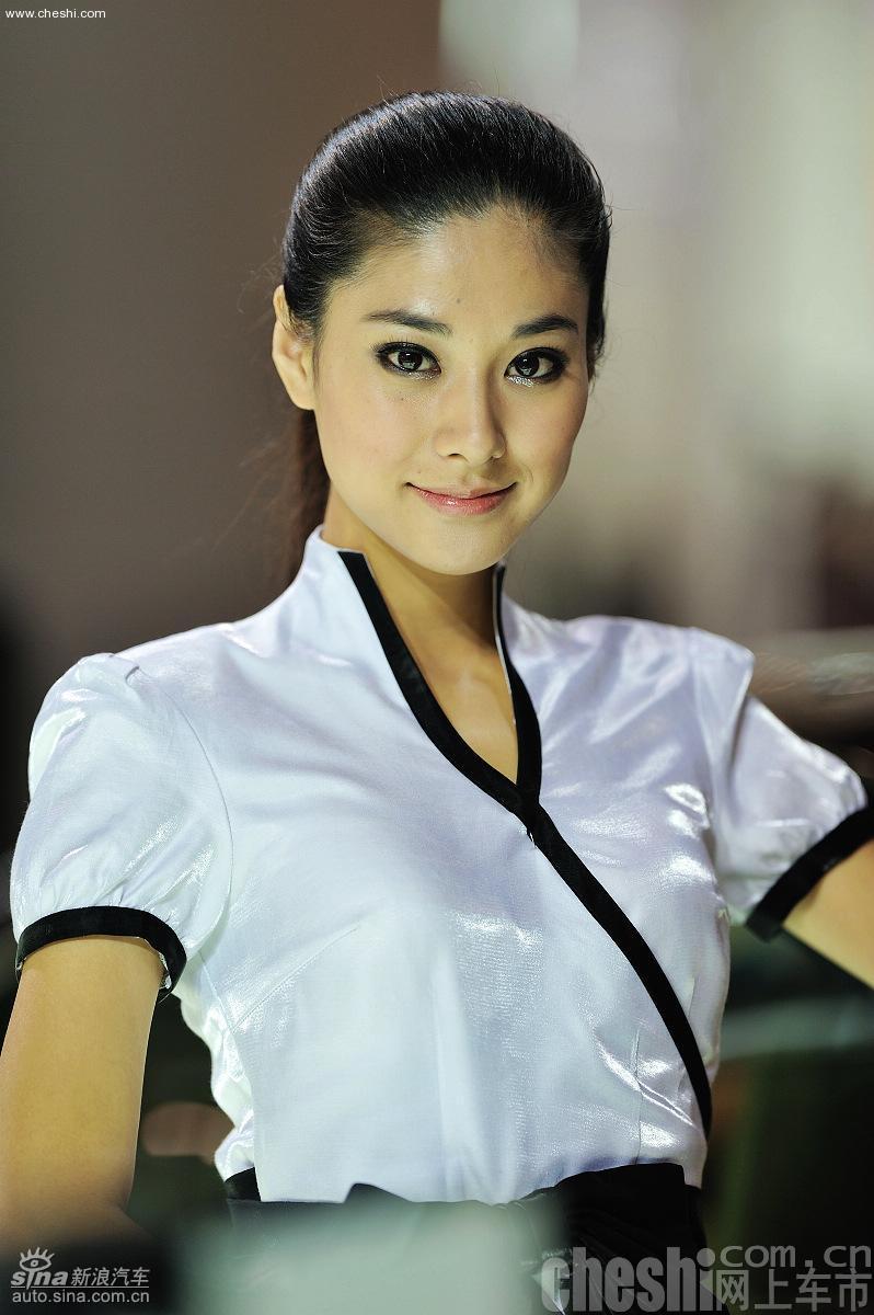 靓丽车模