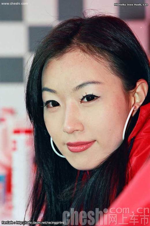 电眼美女