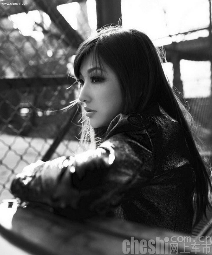 黑丝美女