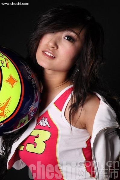 完美女赛车手亮相