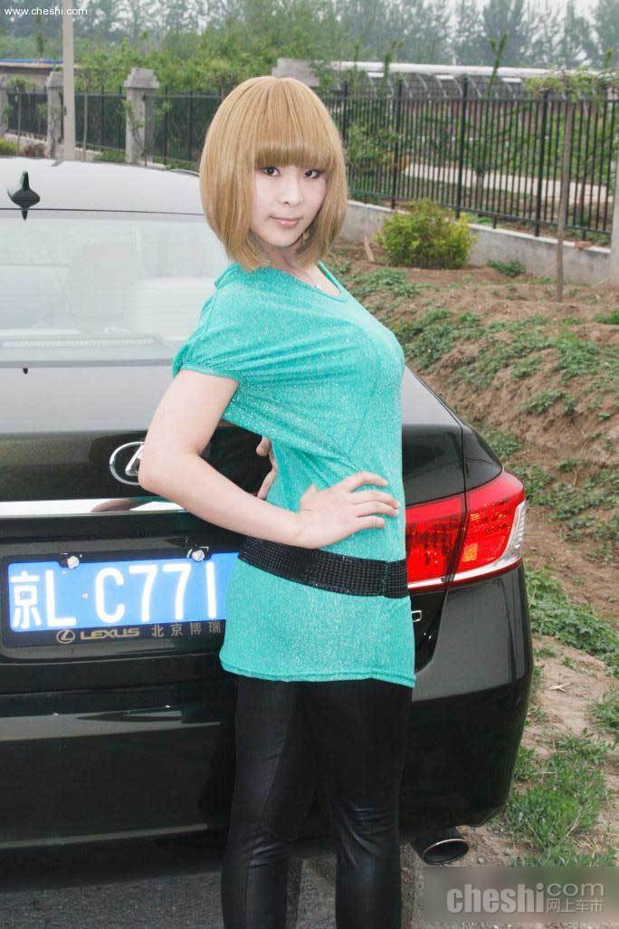 90后车模挑逗你