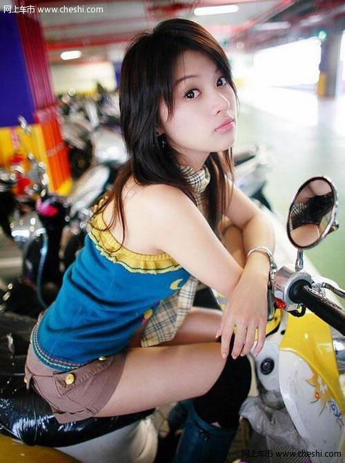 台湾90后超可爱机车女