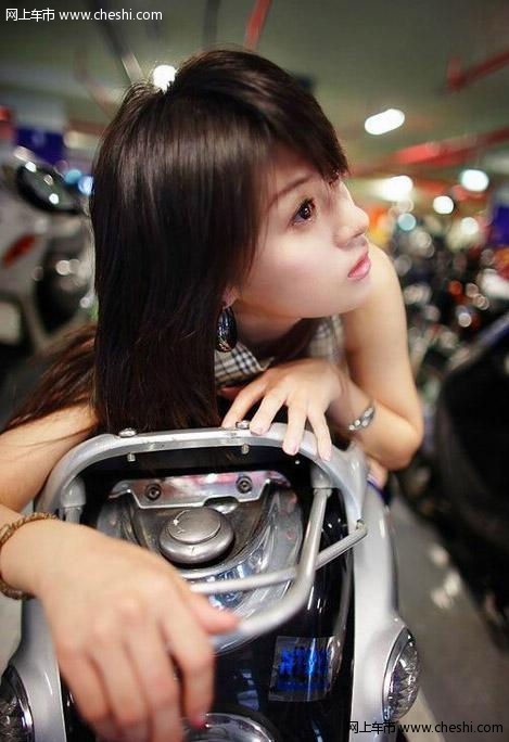 台湾90后超可爱机车女