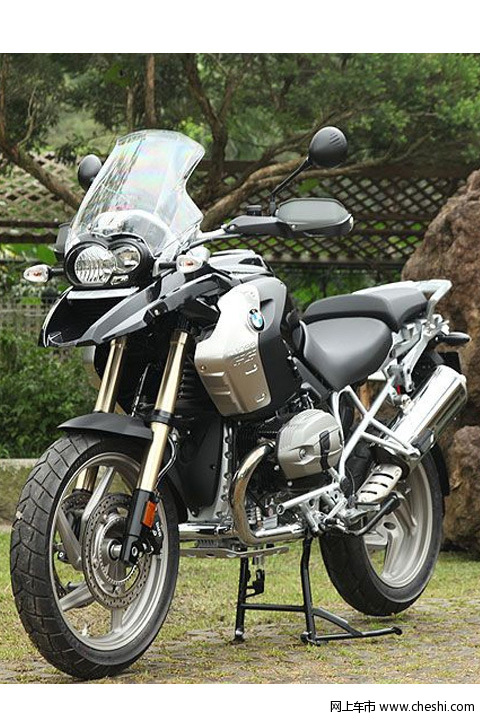 BMW S 1000RR新车发布会 长腿美眉助阵