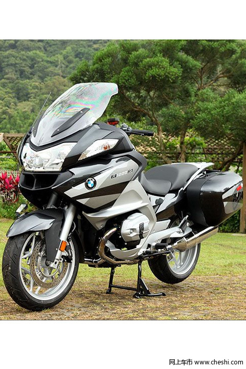 BMW S 1000RR新车发布会 长腿美眉助阵