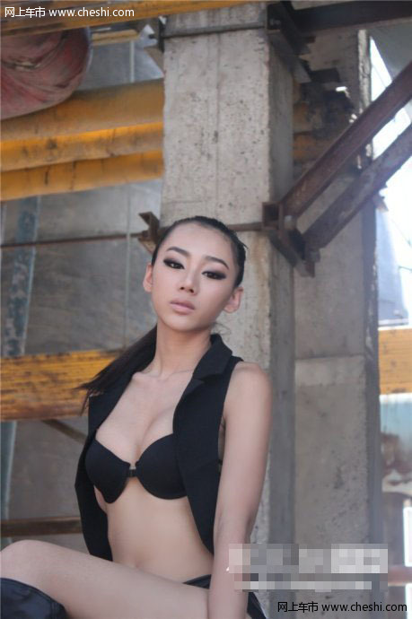 美女车模激战cs战警