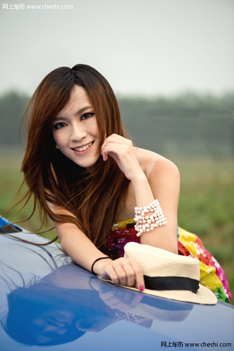 长腿美女婀娜多姿