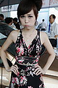美女车模