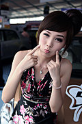 美女车模