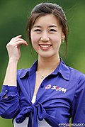 韩国粉嫩美女车模大摆S身姿