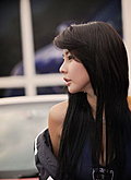 氧气车模朱唇微启