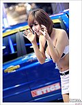 性感火爆身材的香车美女写真二