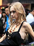 国外美女车模也很专业