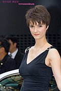 国外美女车模也很专业
