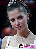 迷人欧洲白衣美女