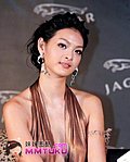 亚洲第一车模林嘉绮为捷豹跑车走秀